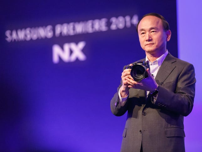 Myoung Sup Han, EVP and head of Samsung Electronics imaging team, unveils the NX1.