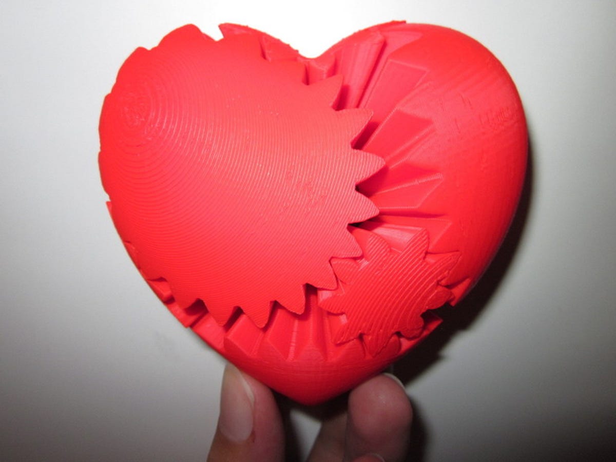 Designer Emmett Lalish's Screwless heart gear model, hosted on MakerBot's Thingiverse.