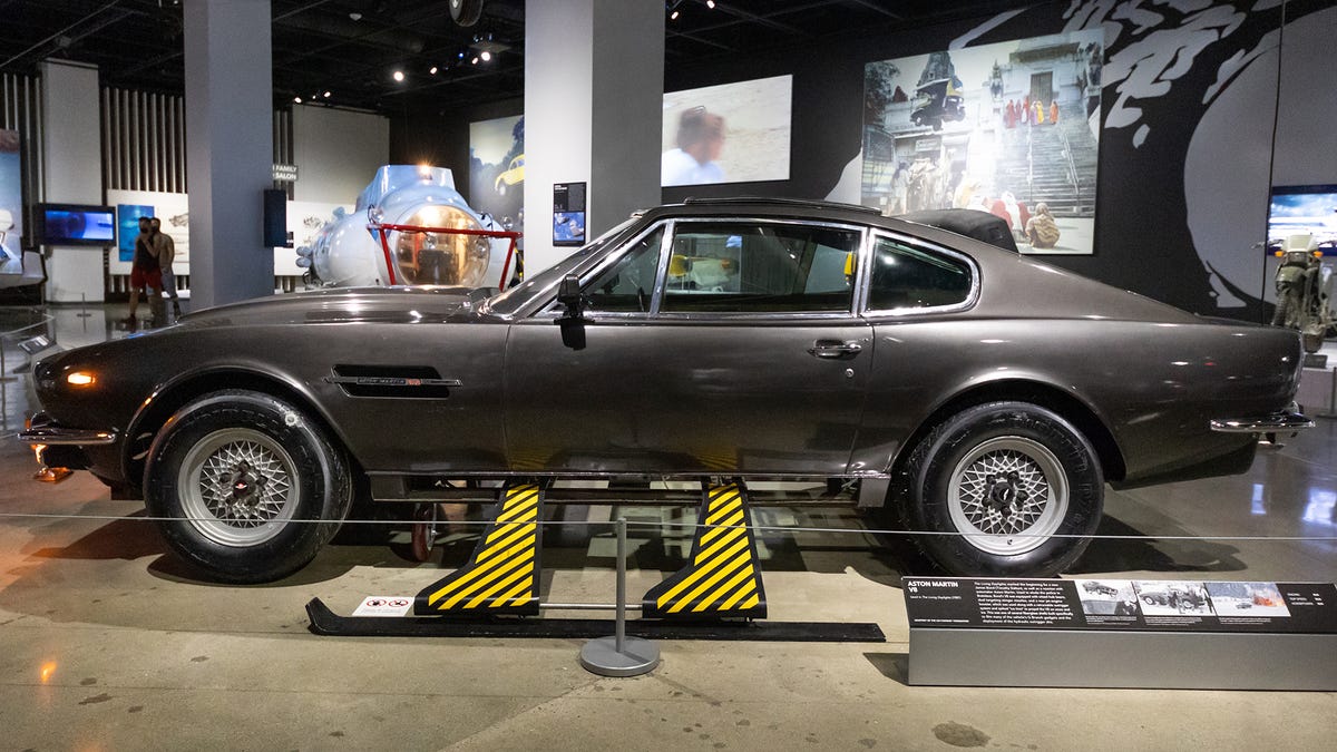 bond-in-motion-at-petersen-automotive-museum-1-of-41