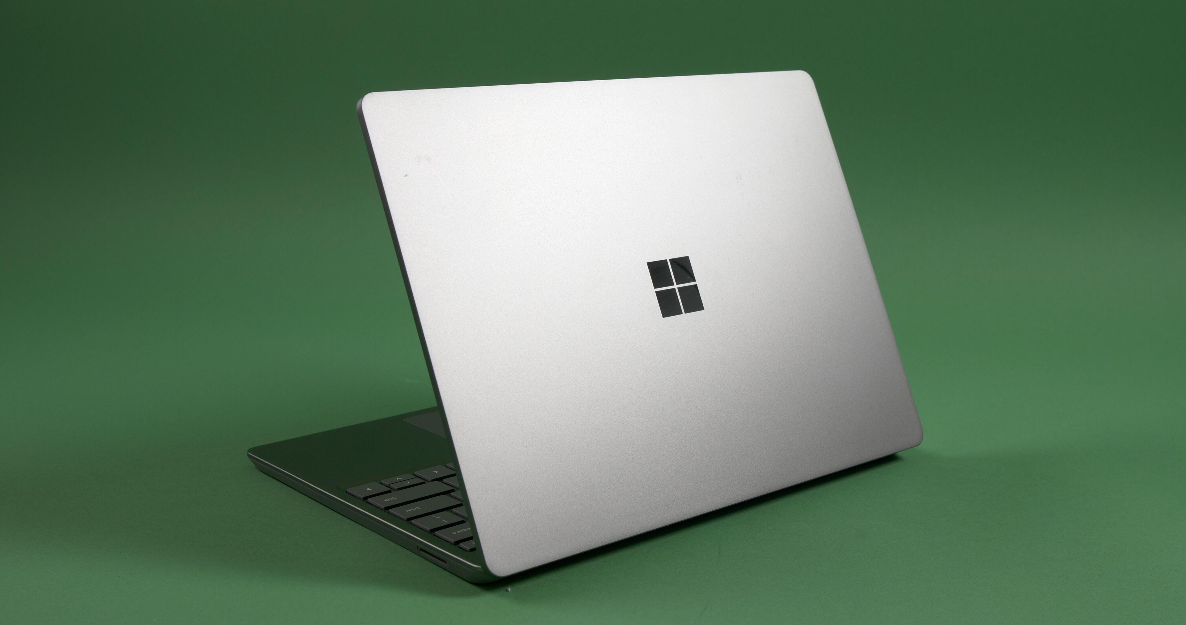 Surface Laptop 2 review: Back in black, and faster, too - CNET