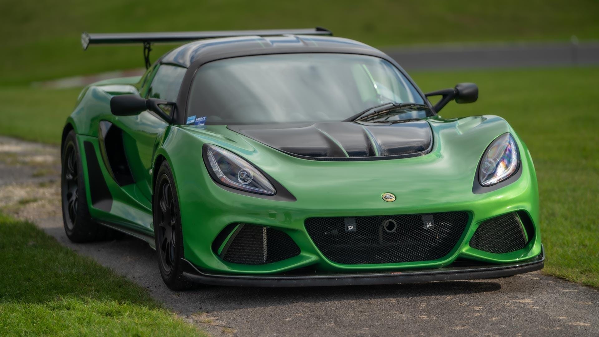 Lotus Exige Cup 430 and Cadwell Park race circuit are a perfect