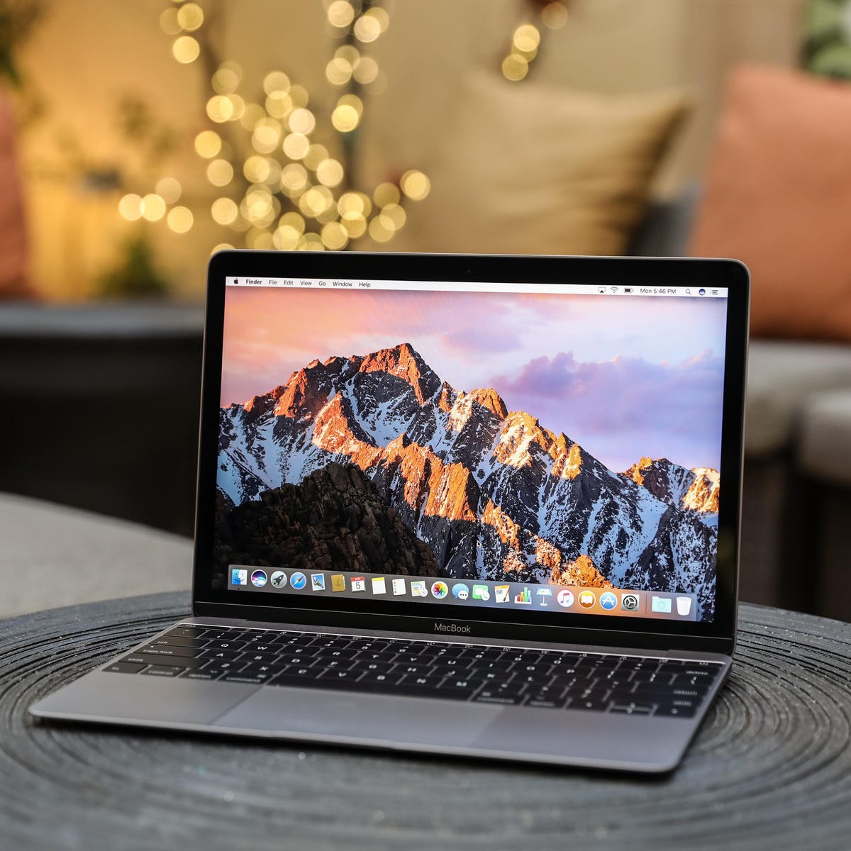 reference Skabelse Sved MacBook review: Apple's 12-inch mini laptop gets it right - CNET