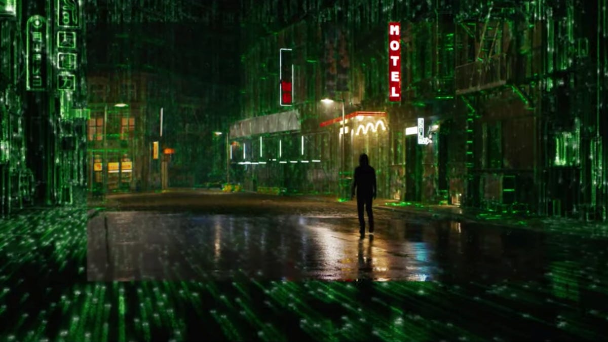 Neo on street in Matrix 4 (The Matrix Resurrections)