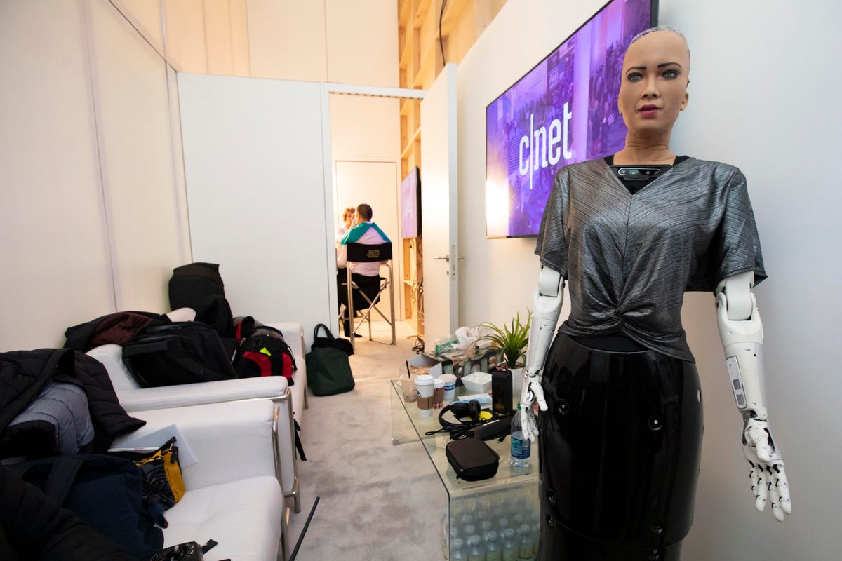 inside-behind-the-scenes-cnet-booth-ces-2019-0258