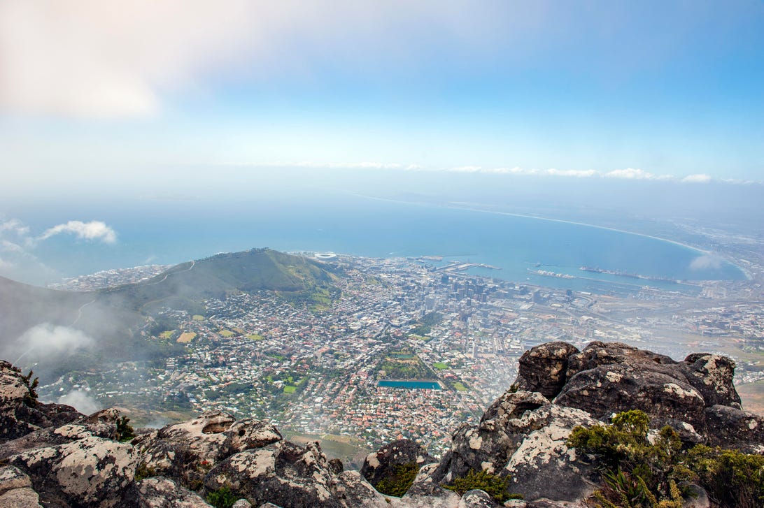 La ciudad de Ciudad del Cabo vista desde Table Mountain, plana-