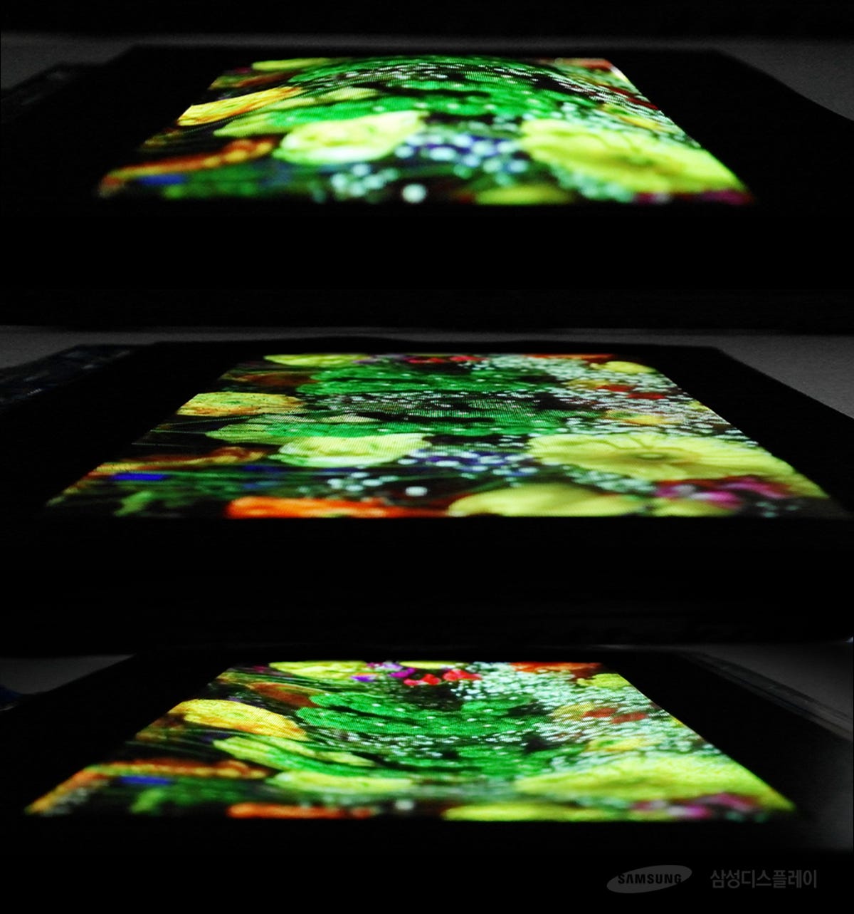 Samsung's stretchable display can be flexed in two directions, unlike conventional flexible displays, which can be formed in only one direction (such as bending, folding or rolling).