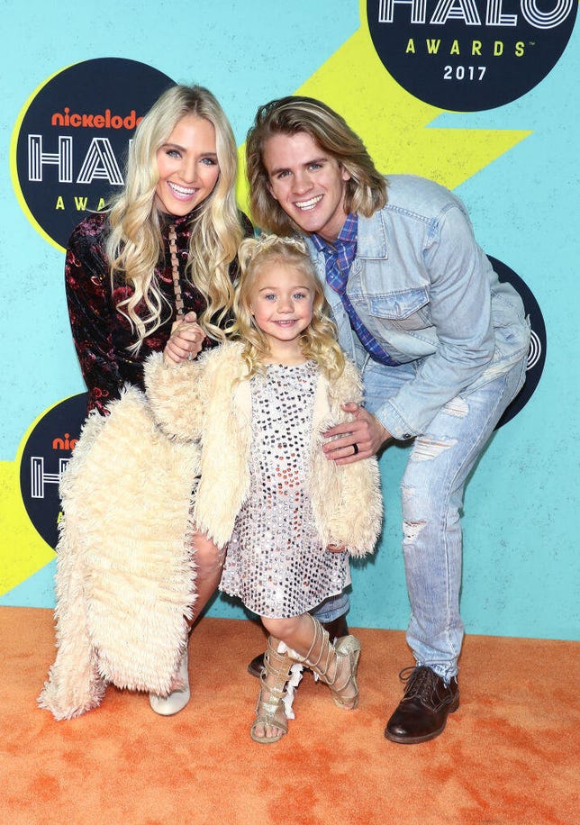 Savannah and Cole LaBrant with daughter Everleigh
