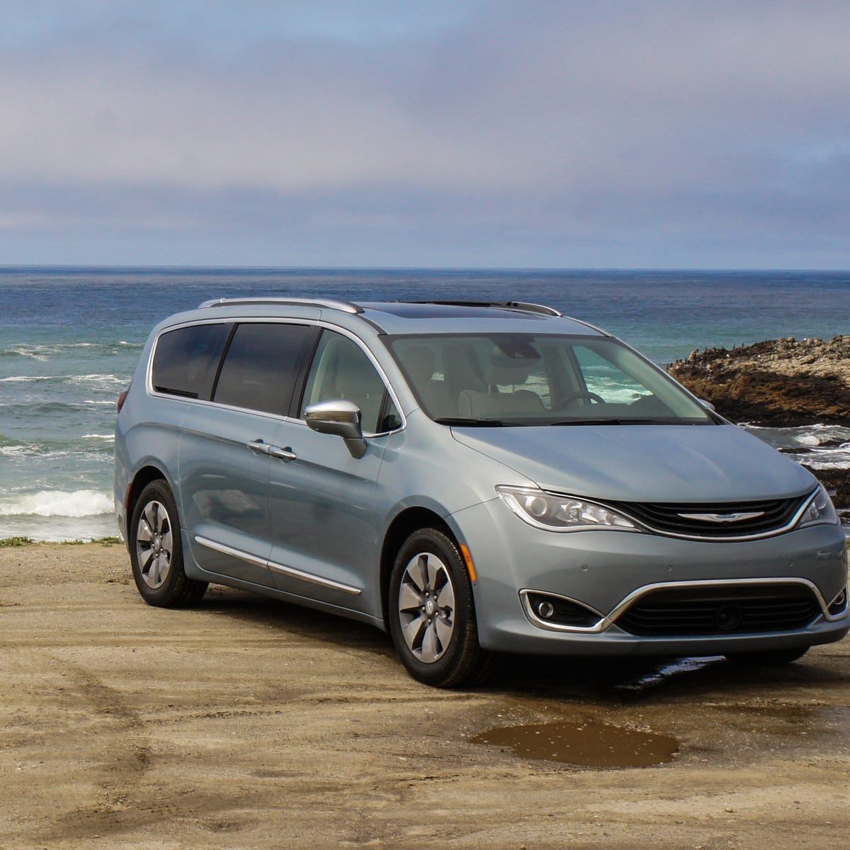 2017 Chrysler Pacifica Hybrid Review First Minivan Wins On Fuel Economy Cnet