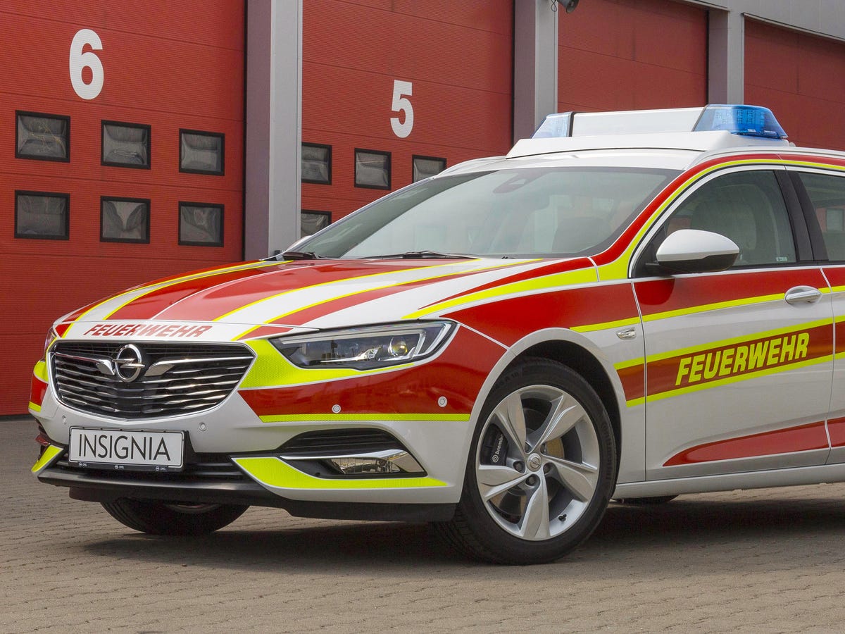 Opel Insignia wagon looks slick in fire-department livery - CNET