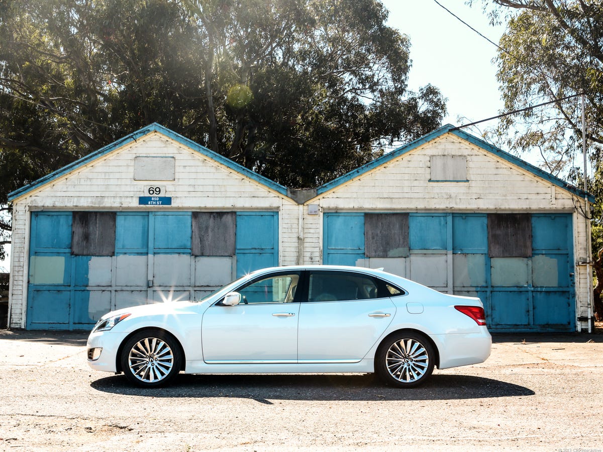 With an air suspension, rear-wheel drive, and a 5-liter V-8, the Hyundai Equus bats in the big leagues.
