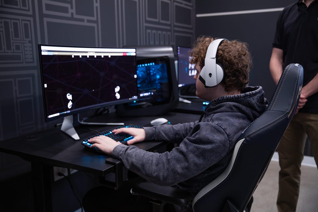 Esports professional Bradley Bennyworth is sitting at a desktop computer, wearing headphones, while taking a test for NeurOlympics.