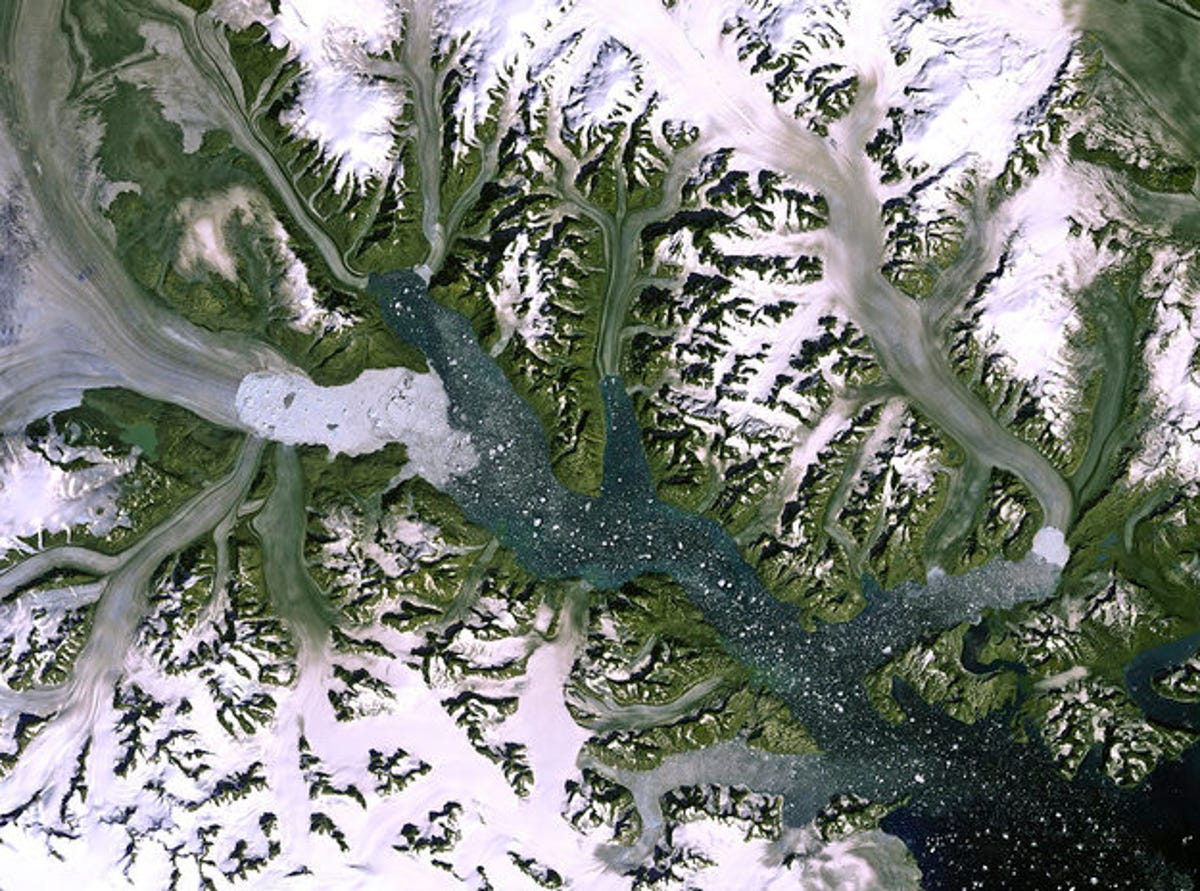 Kangerdlugssuaq_glacier_Greenland_node_full_image.jpg
