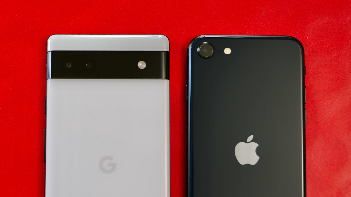 The iPhone SE next to a Pixel 6A