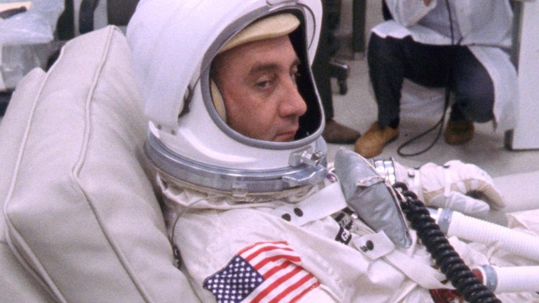 gus-grissom-suited-up