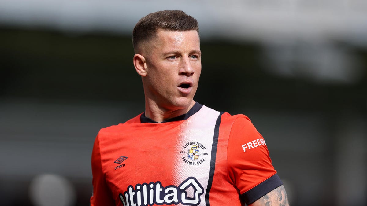Ross Barkley of Luton looking to his left.