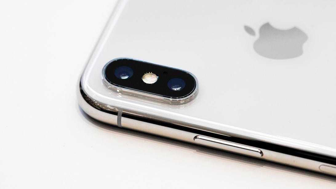 Apple reportedly halves iPhone X early 2018 production target