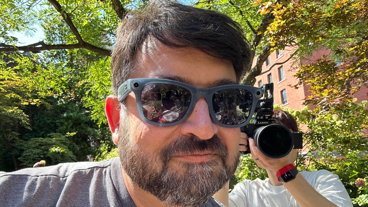 A self portrait of a CNET's Scott Stein wearing Meta's Ray-Ban smart sunglasses