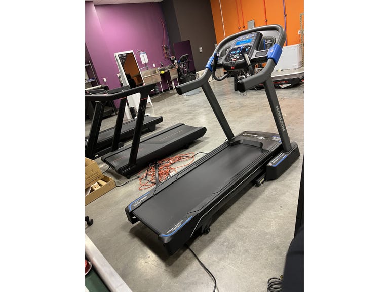 The Horizon 7.0 AT treadmill in the CNET lab