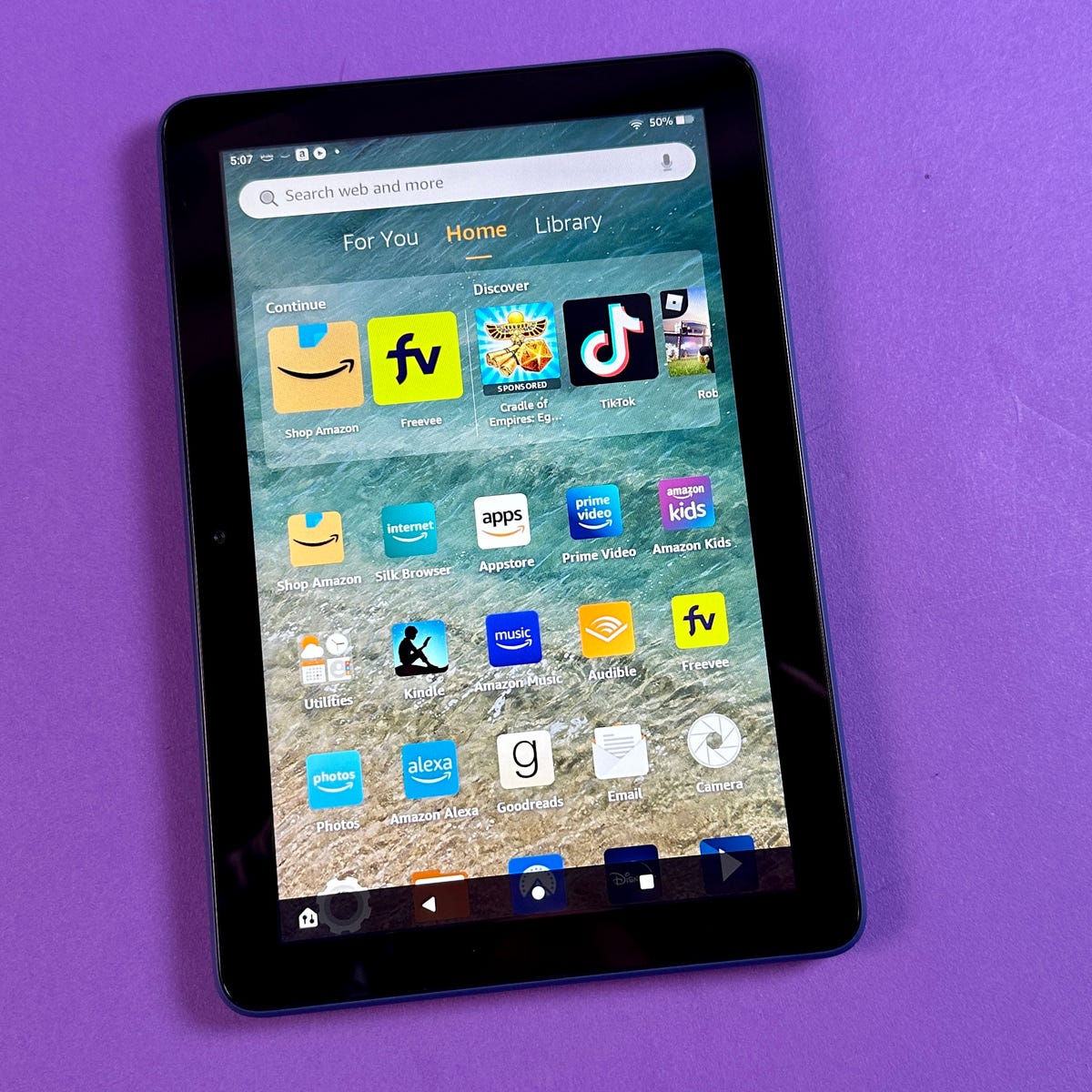 Fire HD 8 (2022) Review: Value Pricing and Bright Screen Remain Its  Best Assets - CNET