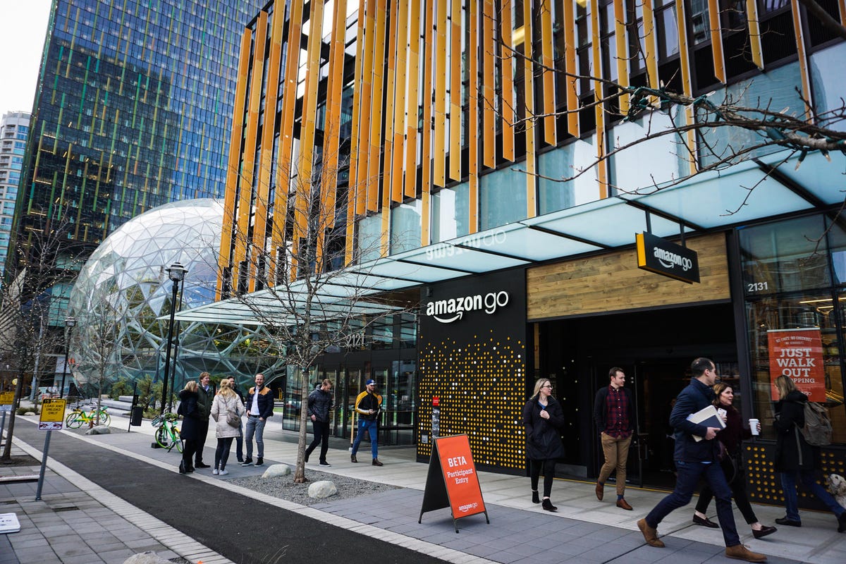 Amazon Go's entrance, seen from outside.