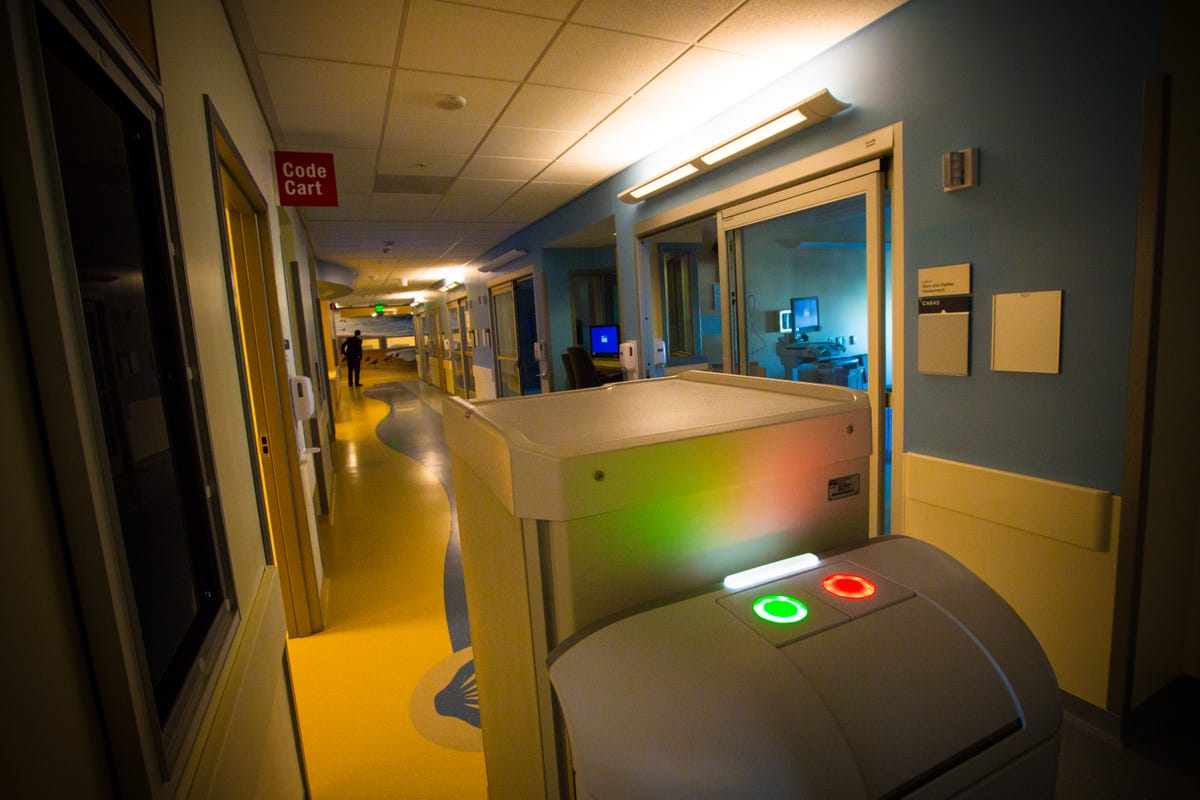 ucsf-hospital-robots-1108.jpg