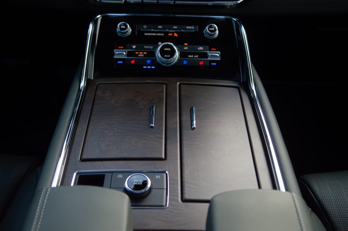 2022 Lincoln Navigator center console detail
