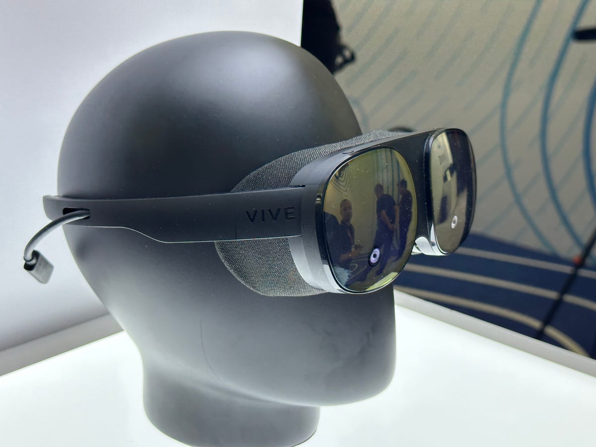 VR glasses with mirror lenses on a mannequin head