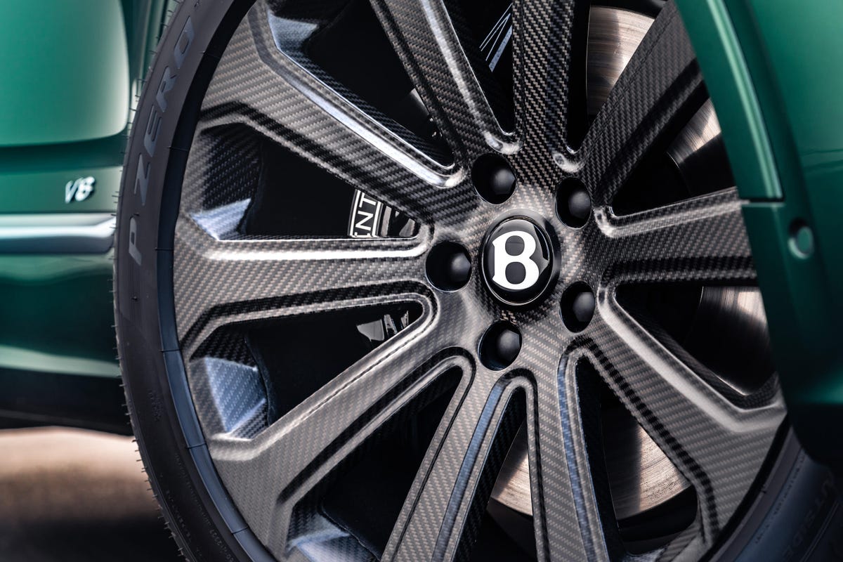 2022-bentley-bentayga-mulliner-carbon-fiber-wheels-111