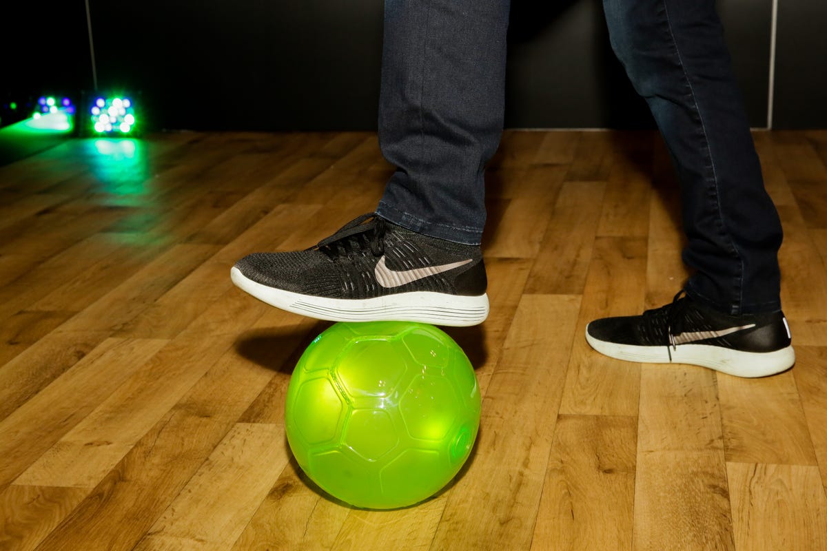 nightball-inflatable-soccer-ball-01.jpg