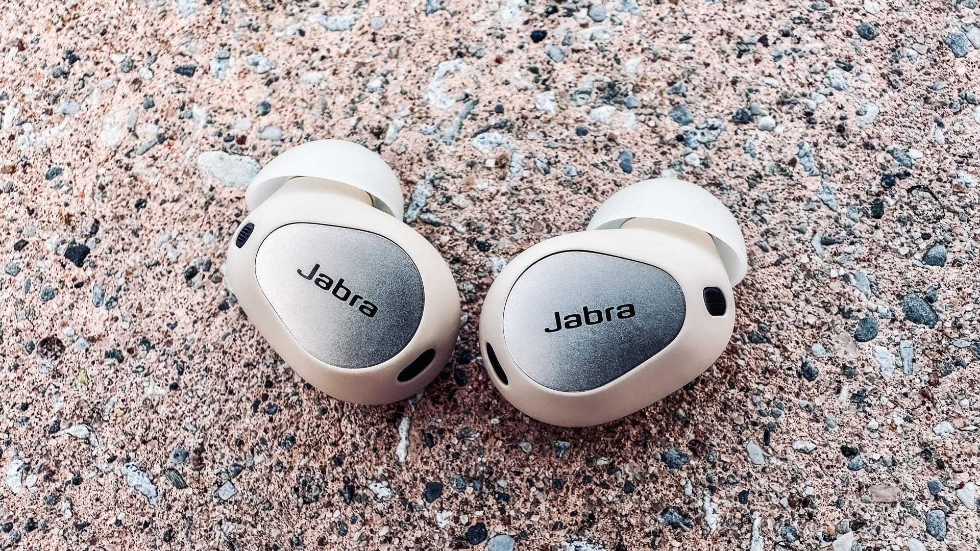 The Jabra Elite 10 are designed for long listening sessions