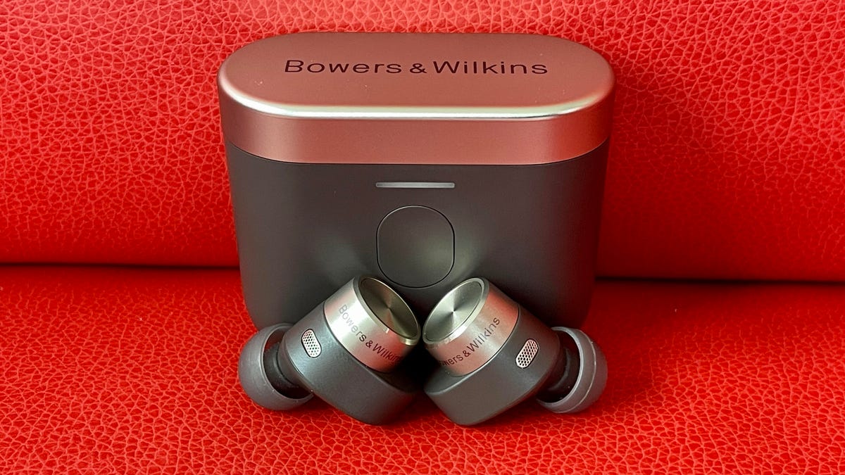 bowers-wilkins-pI7-earbuds-1