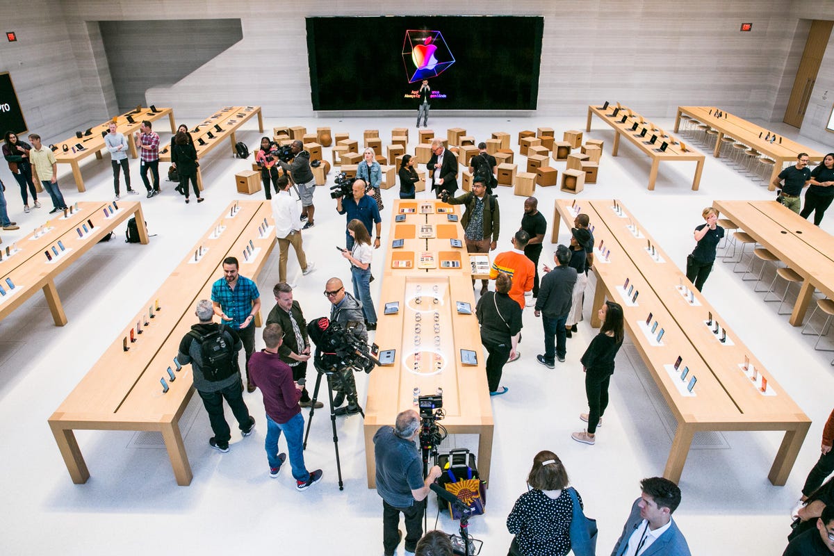 008-apple-store-fifth-avenue-the-cube-reopening-2019