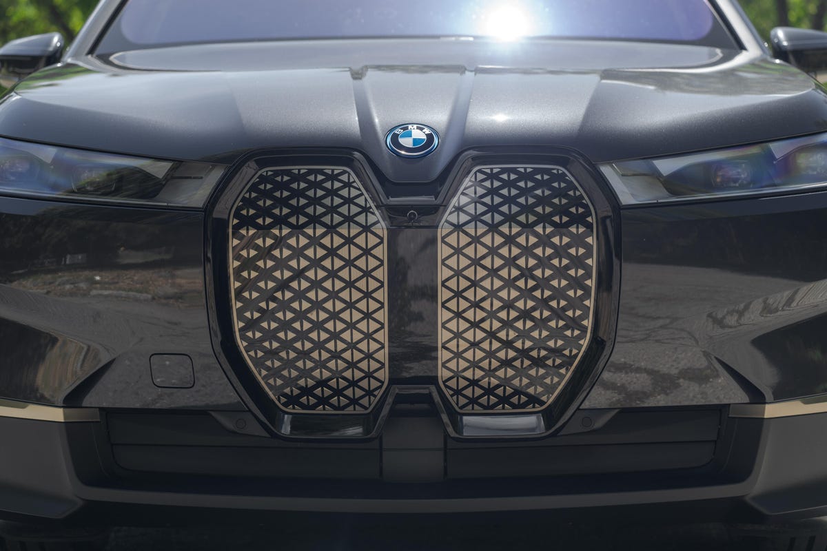 2022 BMW iX, close up on grille