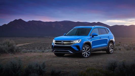 2022 Volkswagen Taos front three-quarter view