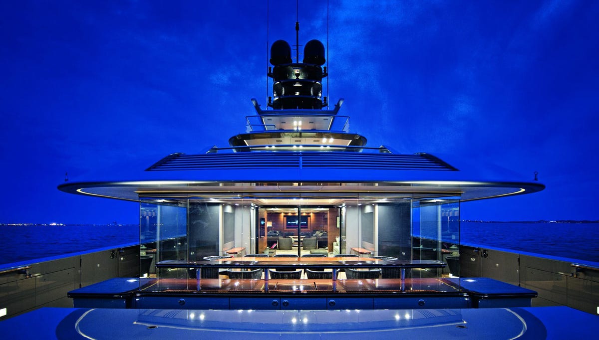 cnet-luxury-silverfast-yacht-dining-area.jpg