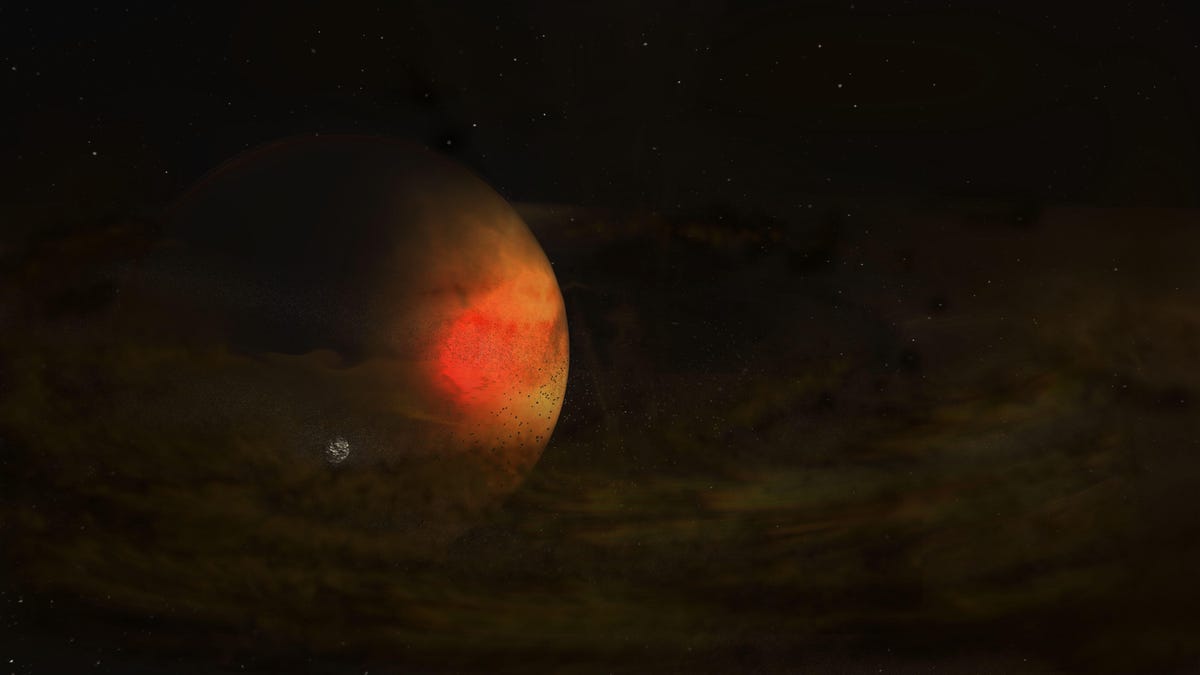 Un planeta naranja situado a la izquierda de la imagen está rodeado por un tenue anillo de gas y polvo de color marrón oscuro que se extiende hacia el lado derecho.  También parece haber una pequeña luna blanca grisácea junto al planeta, también detrás del anillo.