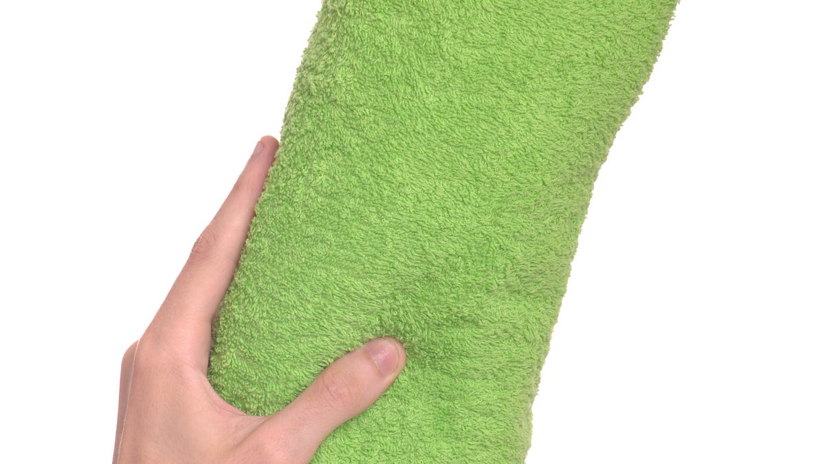 hand-holding--towel