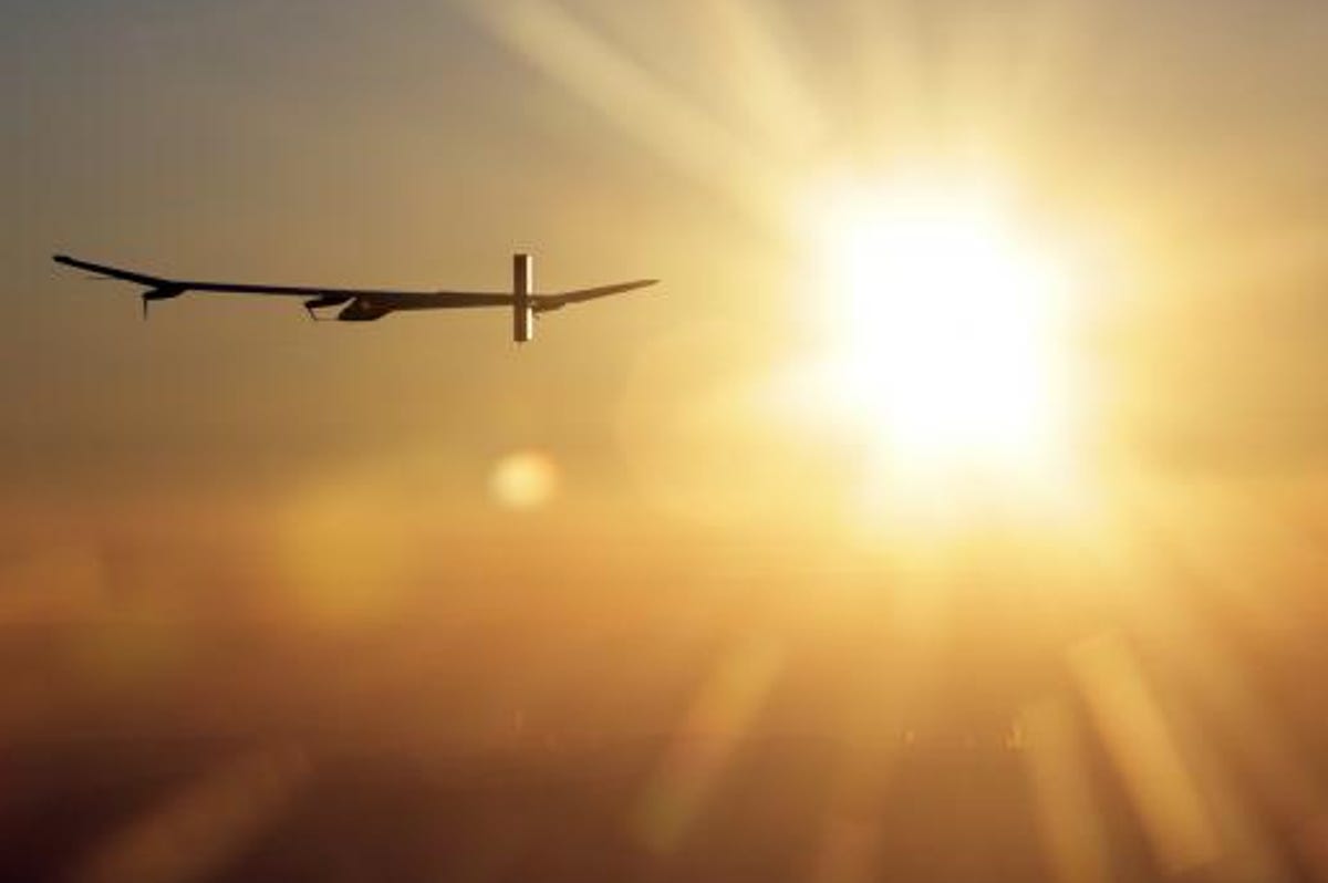 Powered by the sun, the Solar Impulse stays aloft for 26 hours.