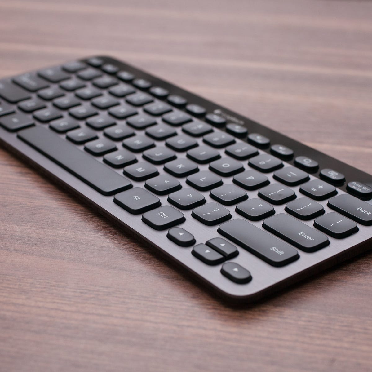 Leven van Mentor Bisschop Logitech Bluetooth Illuminated Keyboard K810 review: Typing luxury for  multidevice households - CNET
