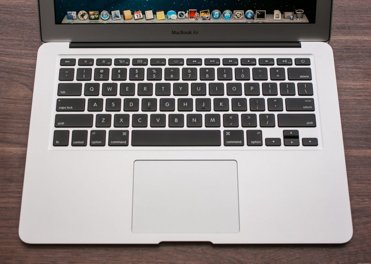 Apple_MacBook_Air_13-inch_35781451_10.jpg