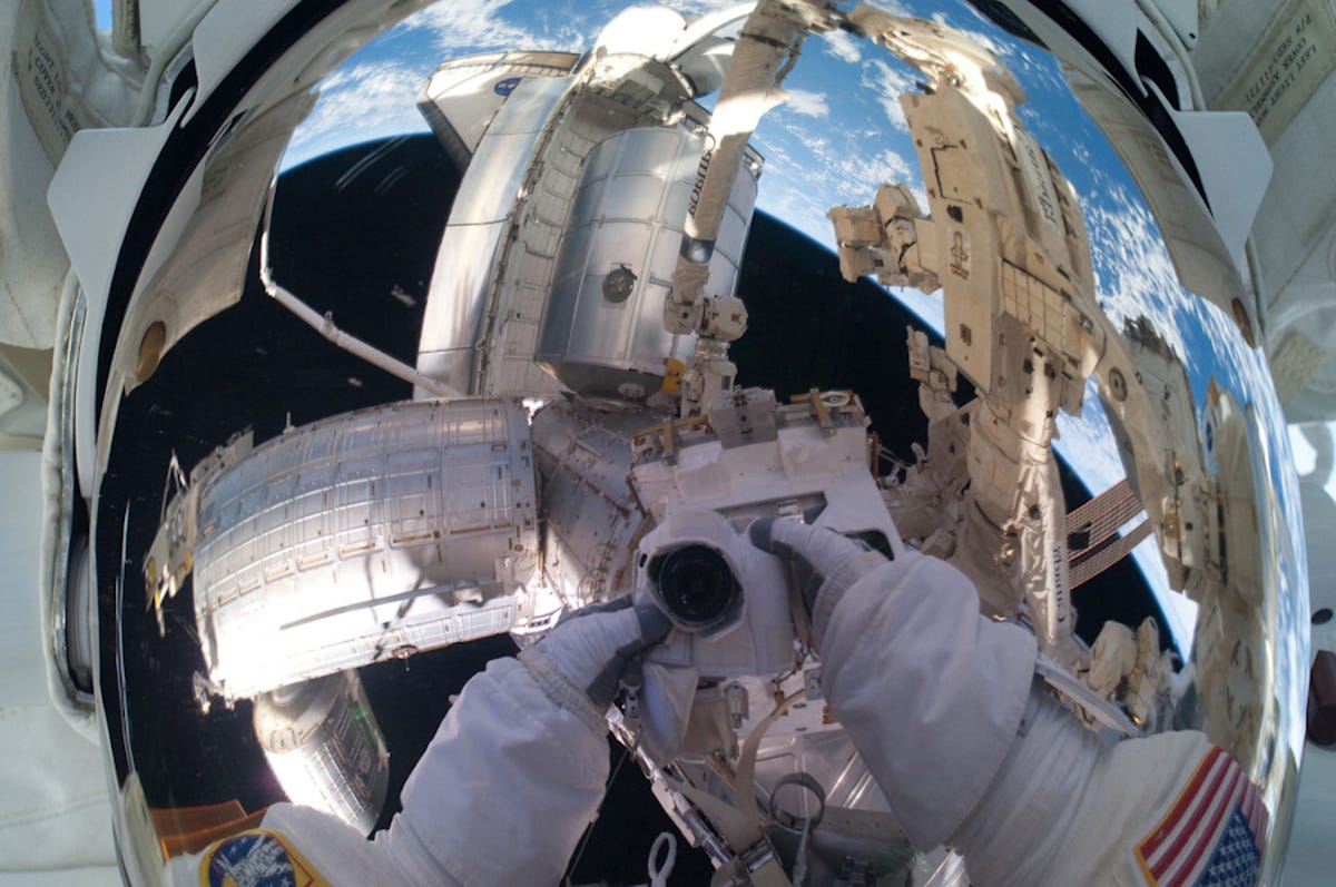 Helmet view from astronaut Mike Fossum