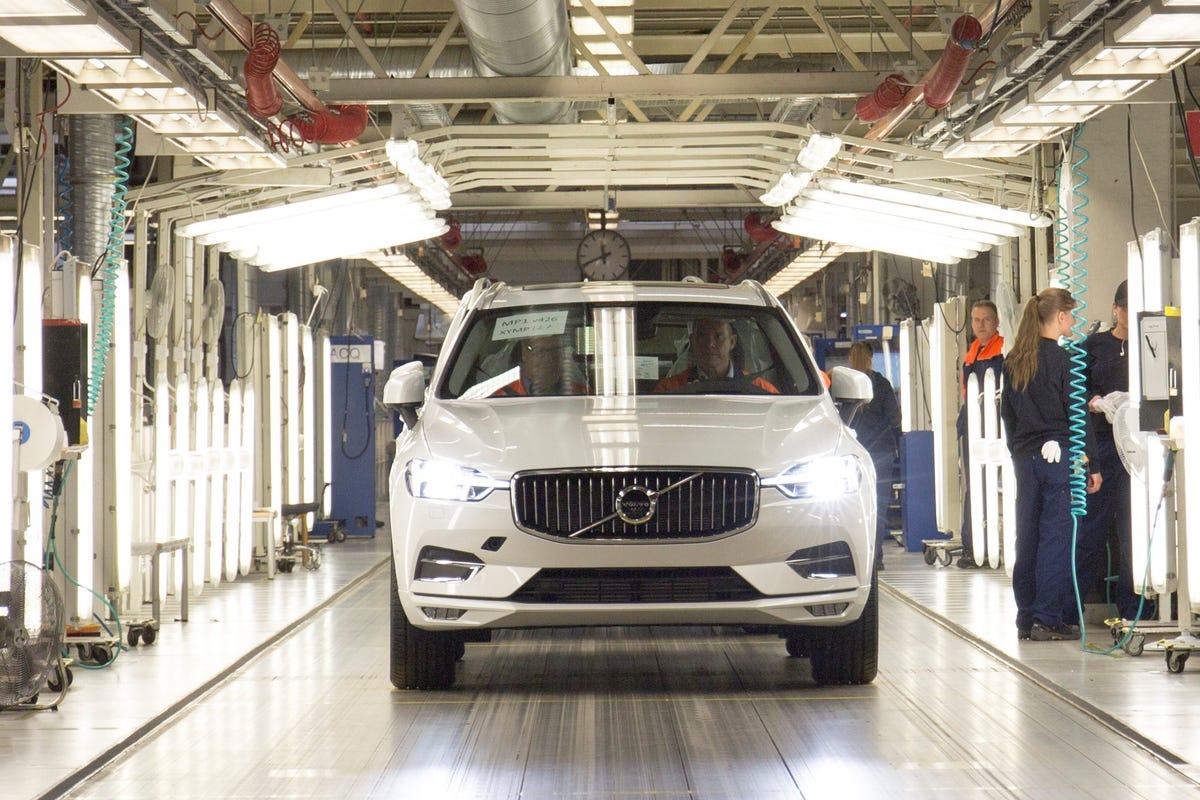 First 2018 Volvo XC60 rolls off production line in Sweden.