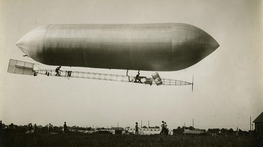 Baldwin dirigible in flight