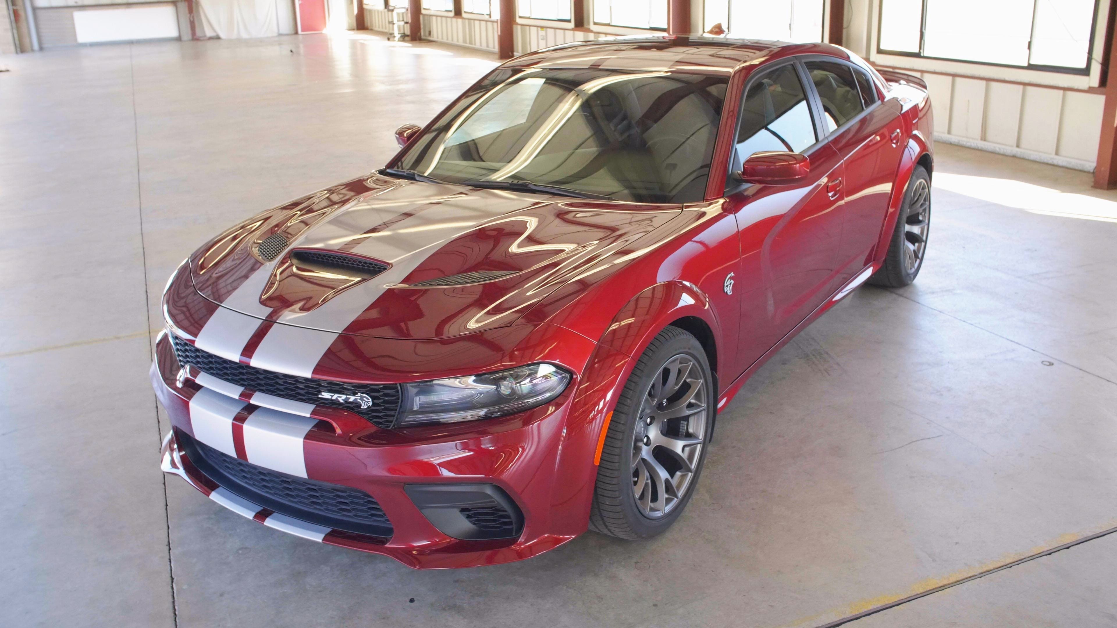 2020 Dodge Charger SRT Hellcat Widebody: A trackable muscle car - Video -  CNET
