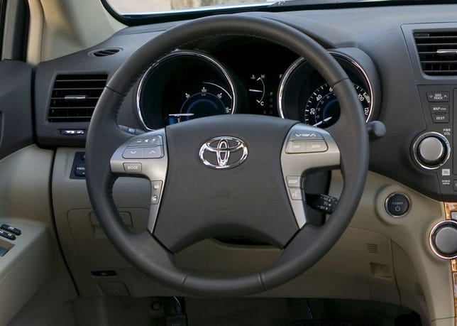 2008 Toyota Highlander Hybrid steering wheel
