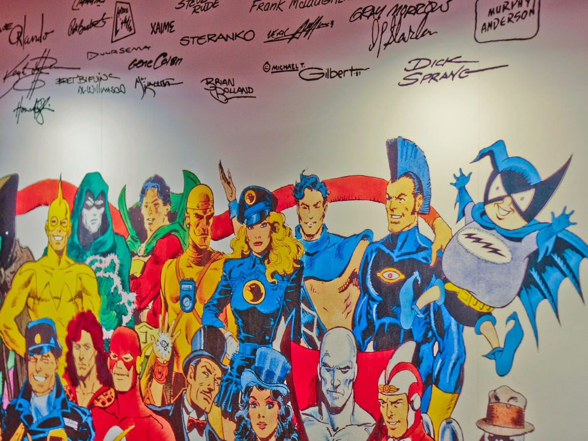 2012-DC-Comics-character-mural.jpg