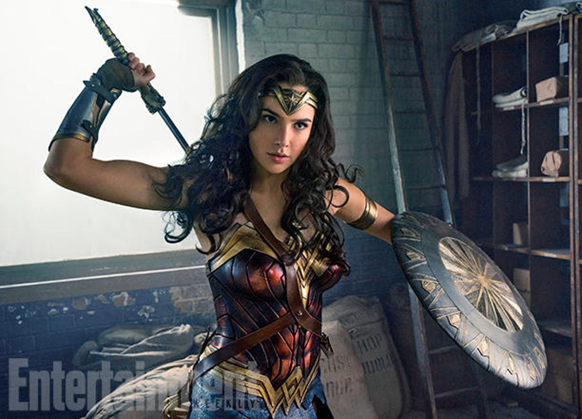 New 'Wonder Woman' images of Gal Gadot and Chris Pine revealed - CNET