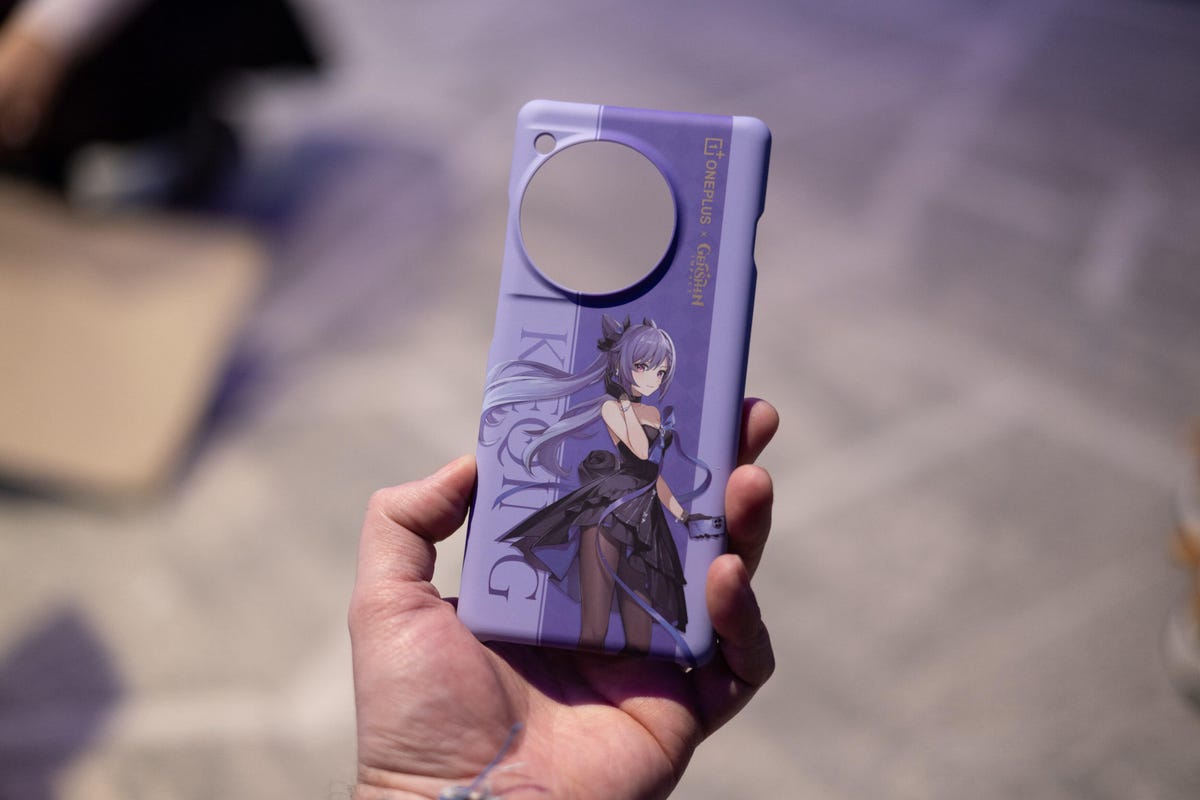 purple Genshin Impact version of the OnePlus 12R Keqing case