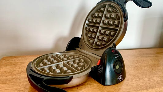 presto-flipside-ceramic-belgian-waffle-maker