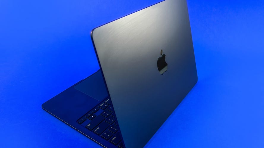 Deals: Apple's M2 MacBook Air (16GB RAM, 512GB SSD) in Midnight is